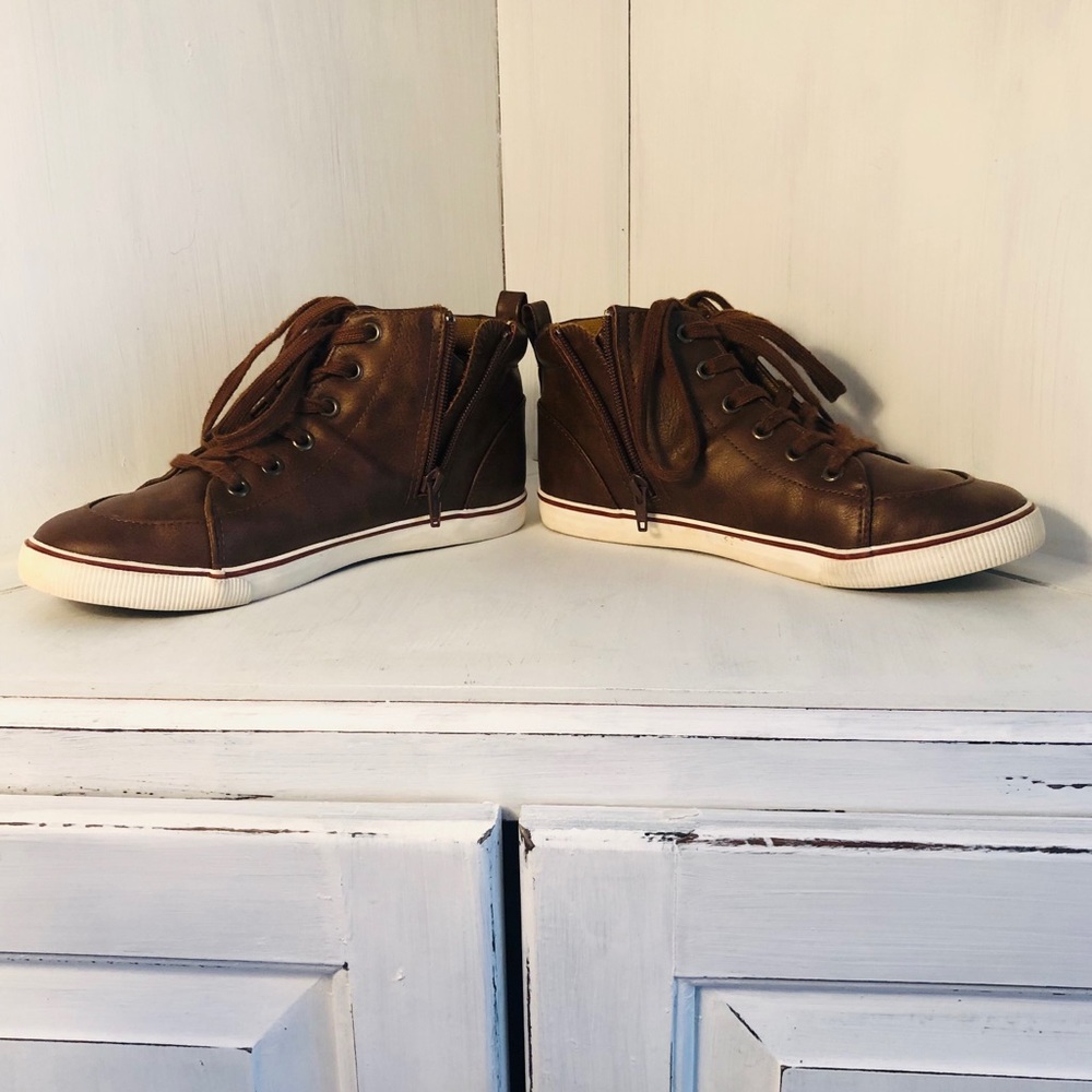 Cat & Jack Boys’ Florian Mid Top Sneakers …